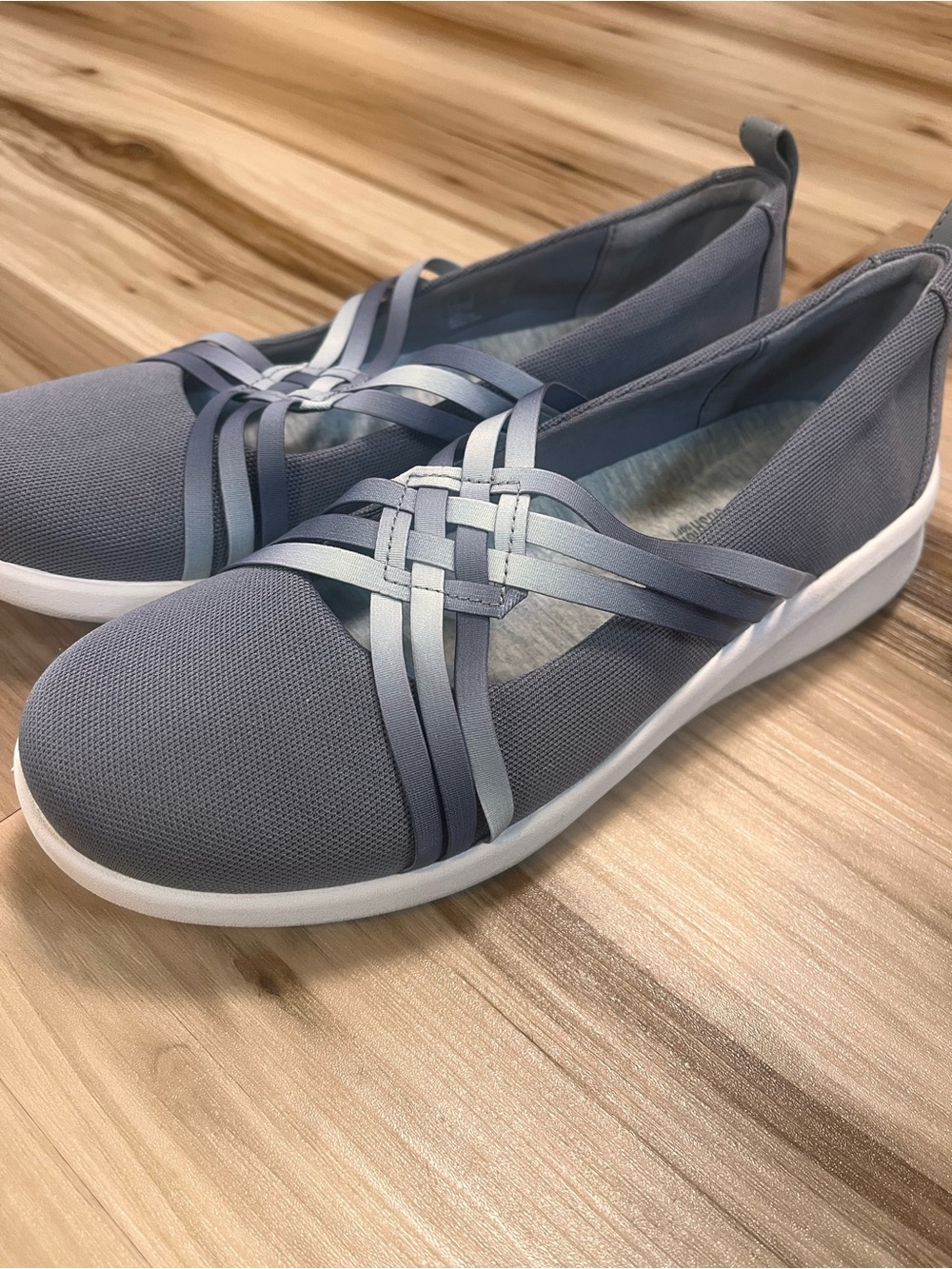 Clarks Sillian 2.0 Cora Ballet Gray Flat Slip On Womens Size 8 Ombre Cross Strap
